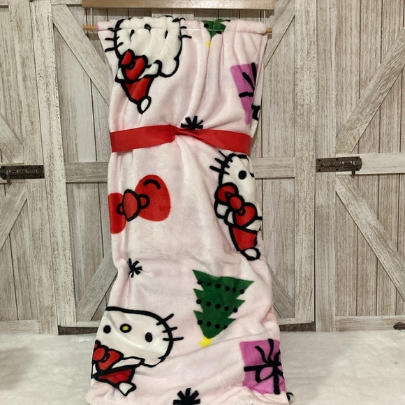 Hello Kitty Christmas Throw Blanket - Picture 2 of 7